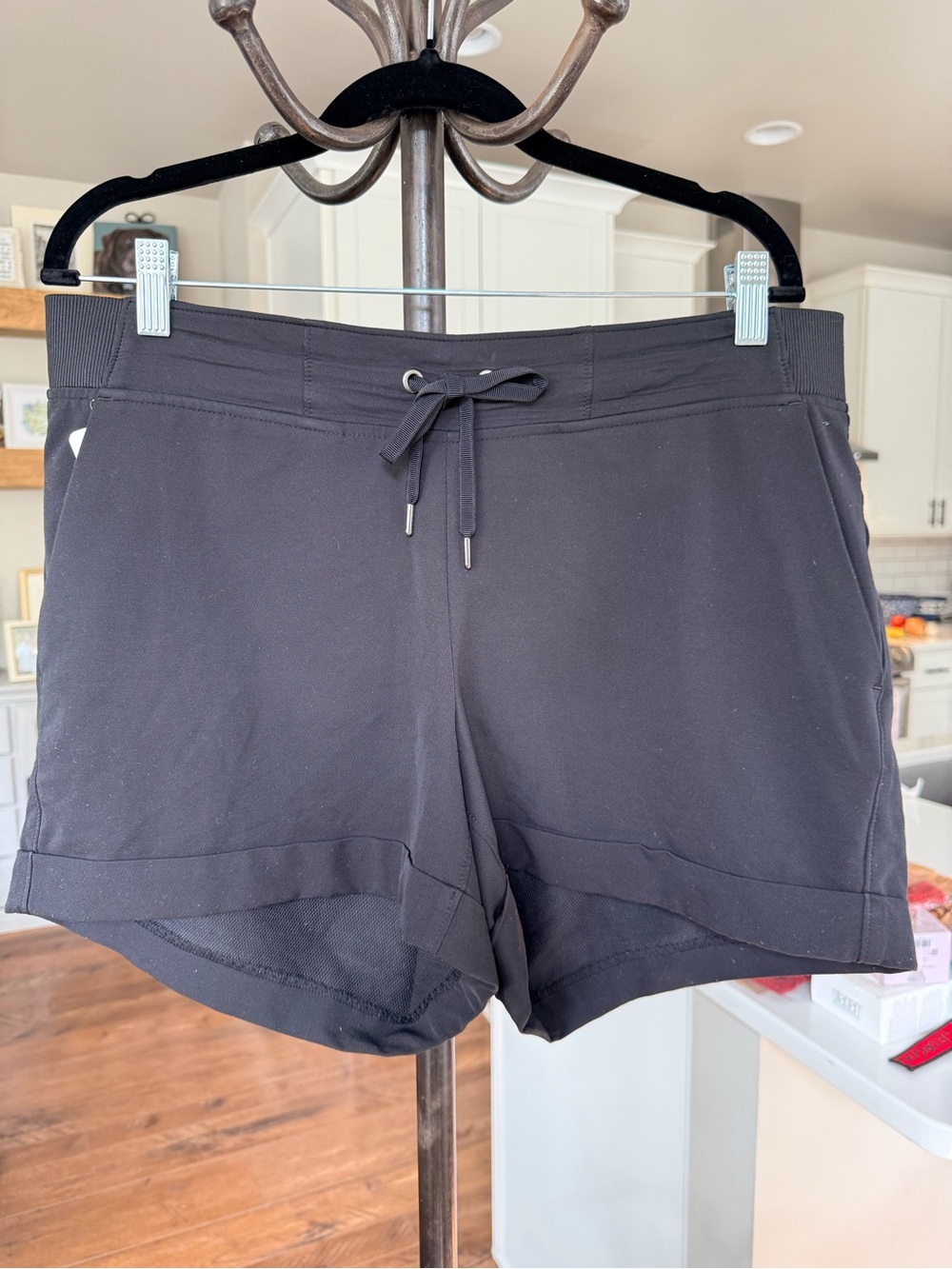 Women’s Athleta Black Drawstring Performance Shorts slip on style